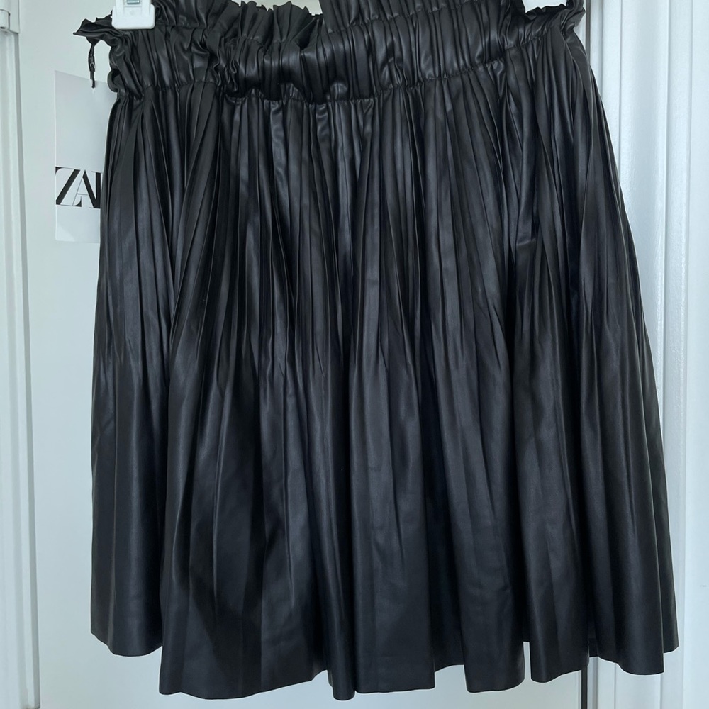 Faux leather pleated mini skirt